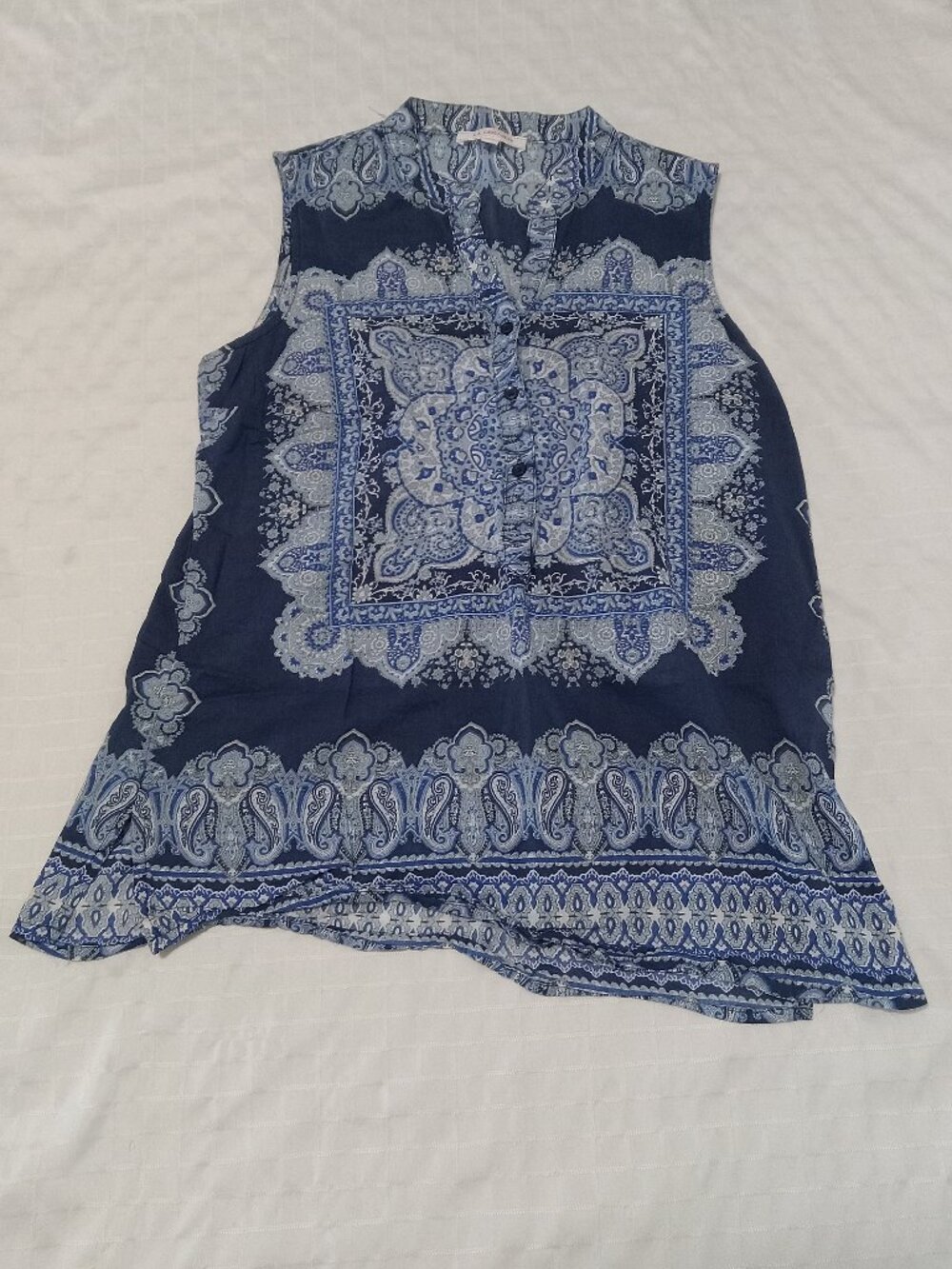 Delicate vintage Le Grenier white and blue camisole with buttons size S